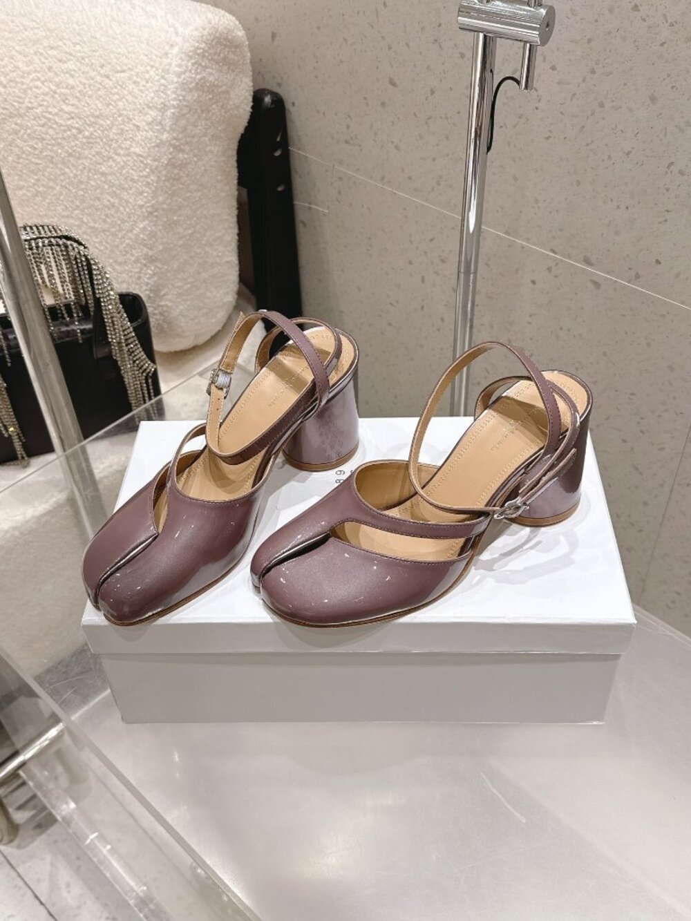Maison Martin Mar Tabi Slingback Block Heel Sandals (Dusty Mauve Patent Leather) - Picture 2 of 7